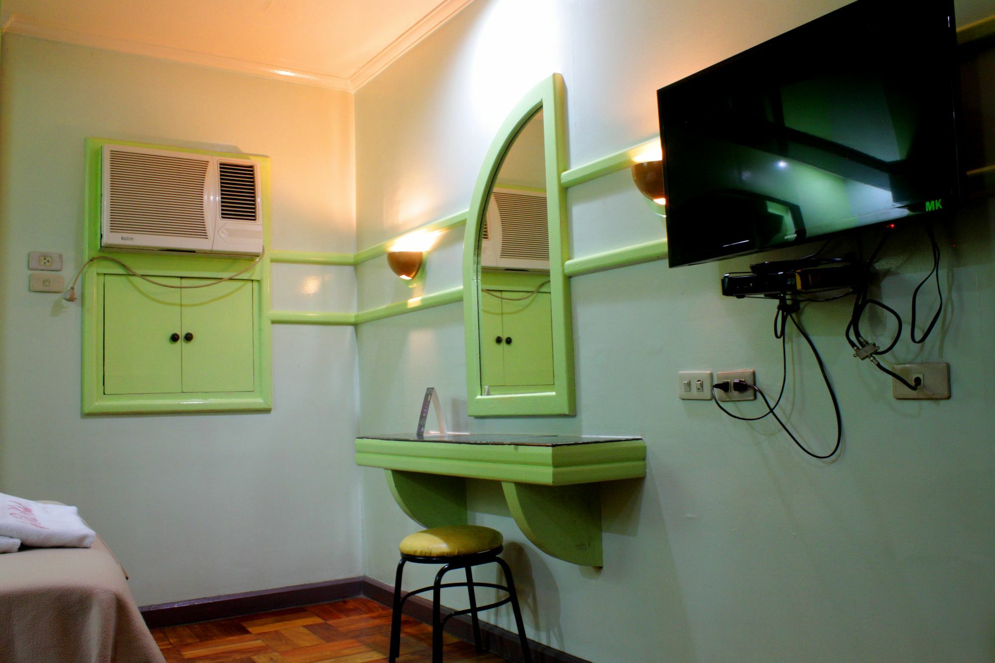 Mahal Kita Drive Inn Пасай Экстерьер фото